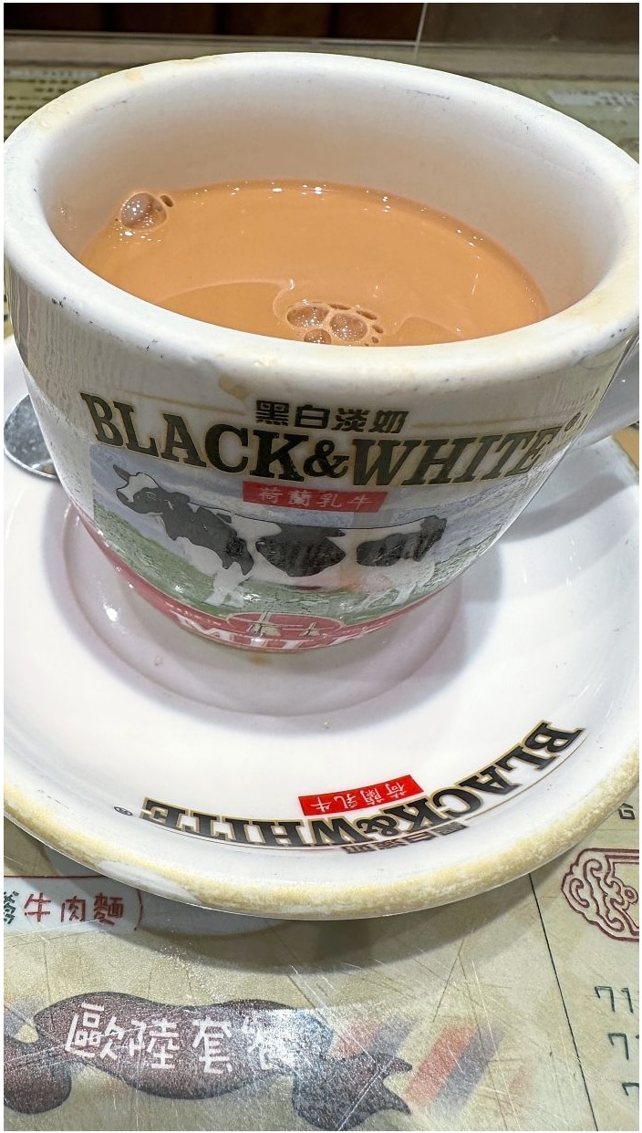 Còn được gọi là 'trà sữa thả lụa', trà sữa kiểu Hong Kong thực sự mang tính biểu tượng.