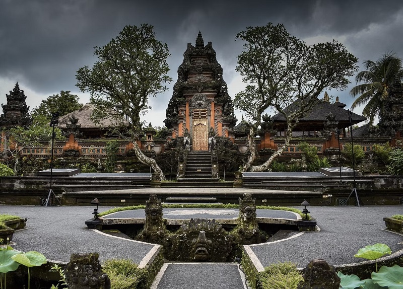Cung điện Hoàng gia Peliatan, nơi có một số ngôi đền đẹp nhất ở Bali, Indonesia