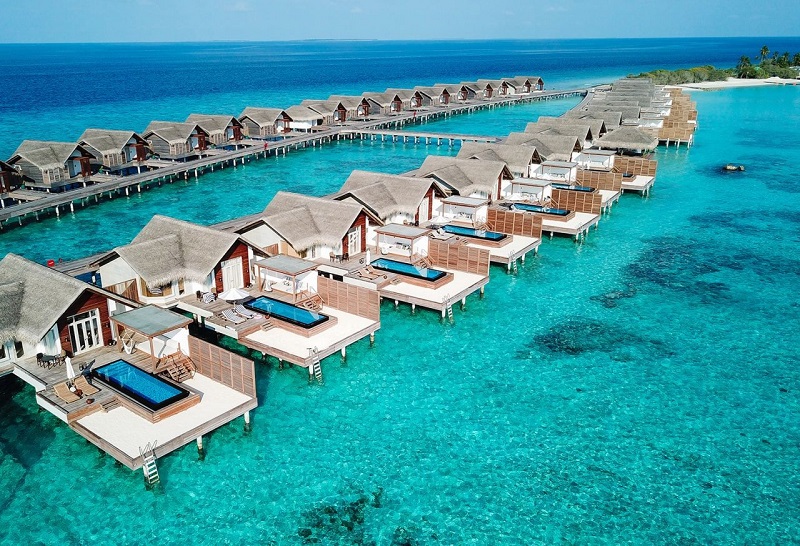Du khách có thể chọn từ nhiều loại biệt thự, cả trên mặt nước hoặc trên bãi biển.