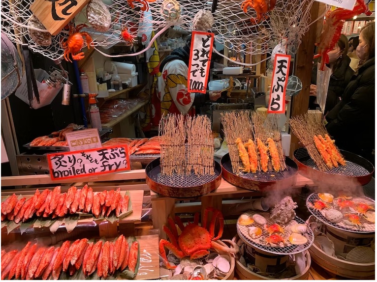 Ghé qua chợ thực phẩm Nishiki để ăn trưa