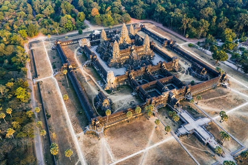 Nhìn từ trên không của đền Angkor Wat vào lúc hoàng hôn