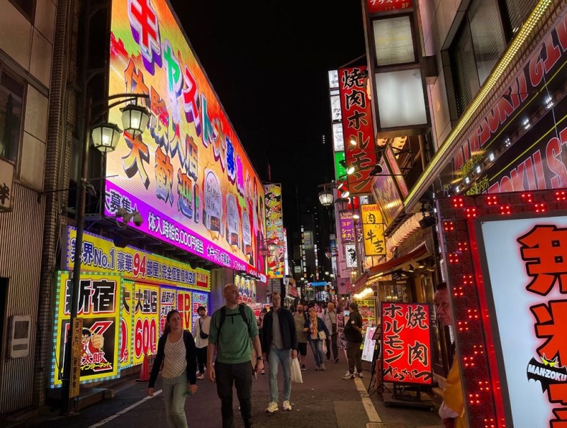 Cuộc sống về đêm ở Shinjuku 