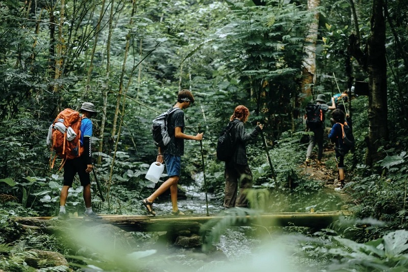 Astungkara chạy một chuyến đi bộ tái tạo dài 135 km trong 10 ngày để chiêm ngưỡng một số phong cảnh ngoạn mục.