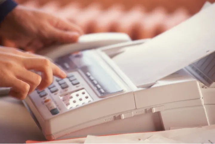 Máy fax vẫn được sử dụng rộng rãi ở Nhật Bản.