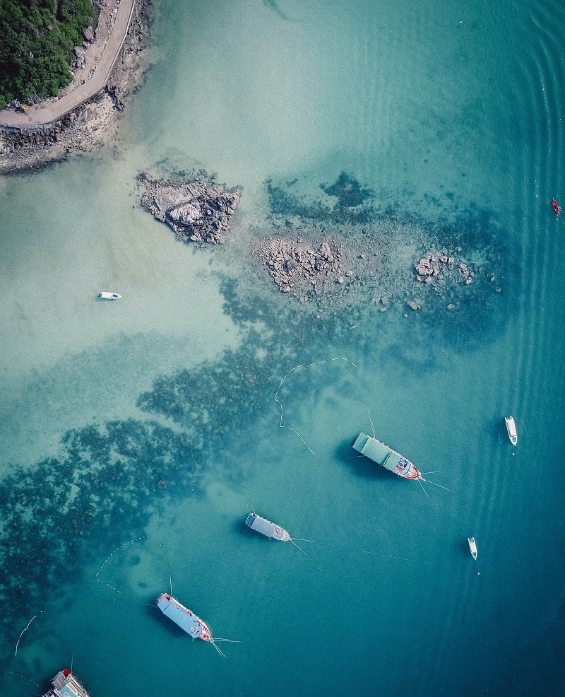 Một cái nhìn từ trên không của những chiếc thuyền neo đậu ngoài khơi thành phố Pattaya.