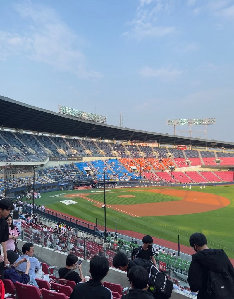 Một trận đấu bóng chày ở Jamsil, Seoul