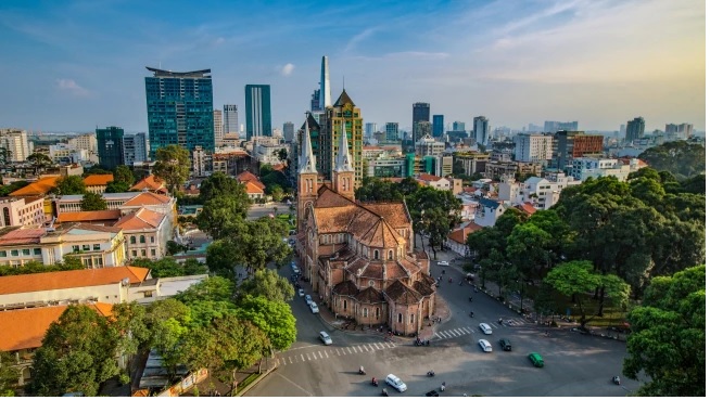 Nhà thờ Đức Bà Sài Gòn nằm ở trung tâm thành phố Hồ Chí Minh.