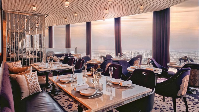 At.mosphere tôn vinh ẩm thực Pháp hiện đại trên tầng 122 của Burj Khalifa.