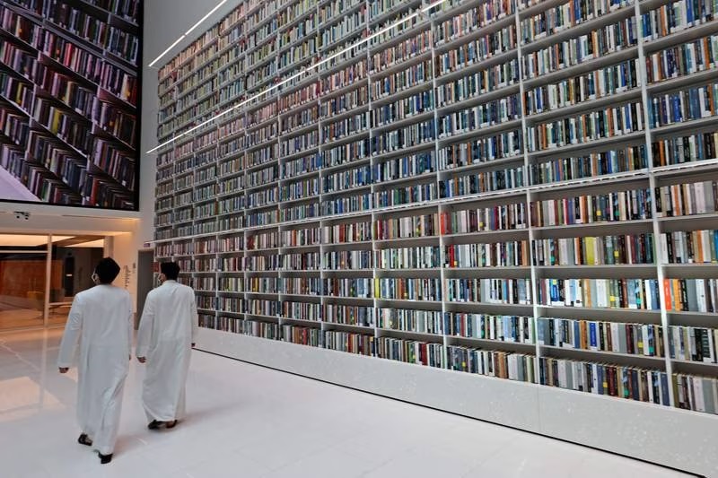 Du khách tại Thư viện Mohammed Bin Rashid ở Dubai.