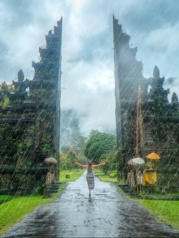 Du lịch trong mùa mưa có thể khiến việc khám phá Bali ngoài trời trở nên khó khăn hơn.