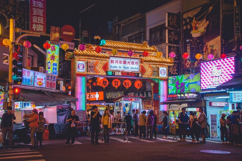 Khám phá chợ đêm đường Raohe ở Đài Bắc.