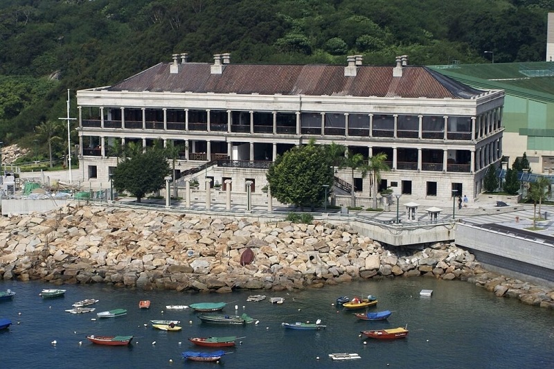 Murray House nhìn ra Vịnh Stanley ngoài khơi bờ biển phía nam của Đảo Hồng Kông