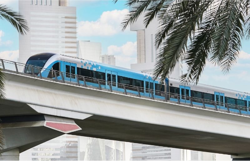Nếu bạn định sử dụng Ga Tàu điện ngầm Dubai nằm ở Sân bay Quốc tế Dubai (DXB), Nhà ga số 1 và 3, mỗi hành khách chỉ được phép mang hai vali.
