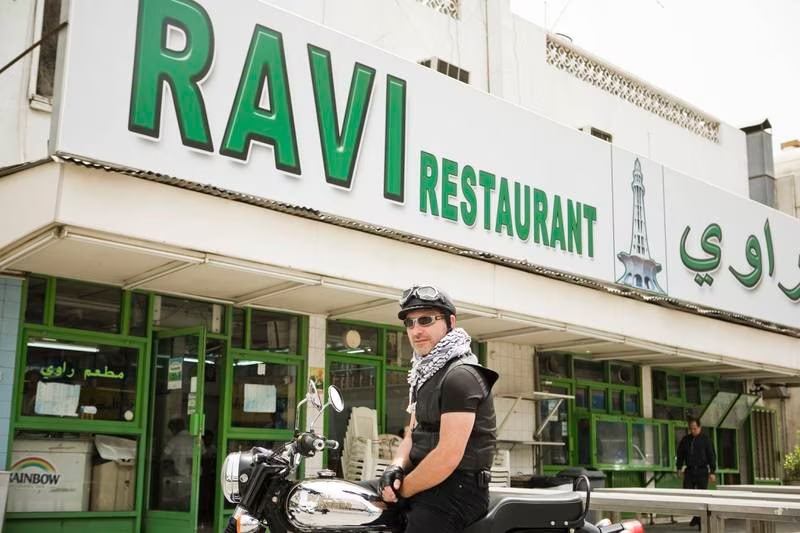 Nhà hàng Ravi's phục vụ các món ăn chính thống của Pakistan tại một trong những cộng đồng lâu đời của Dubai.