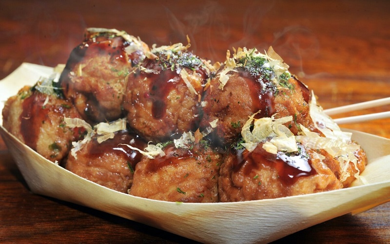 Takoyaki là món ăn đường phố ở Nhật Bản