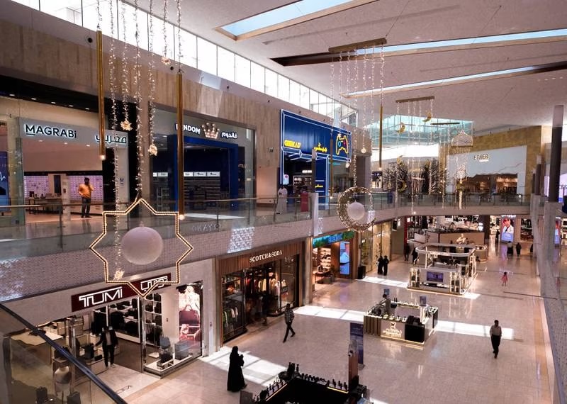 Yas Mall ở Abu Dhabi có một số thương hiệu sang trọng và bình dân.