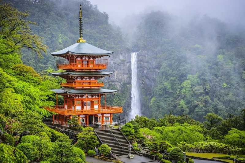 Chùa Seigantoji và thác Nachi ở Nachi, Nhật Bản