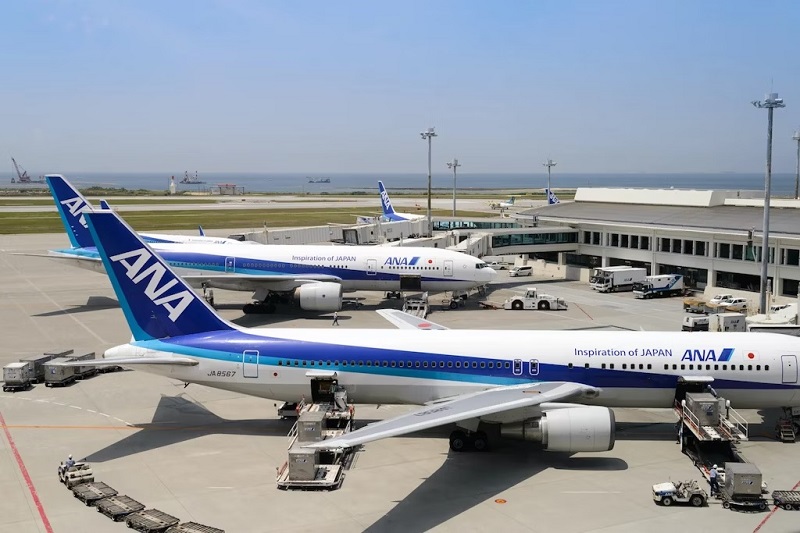 Máy bay ANA tại sân bay Narita ở Tokyo