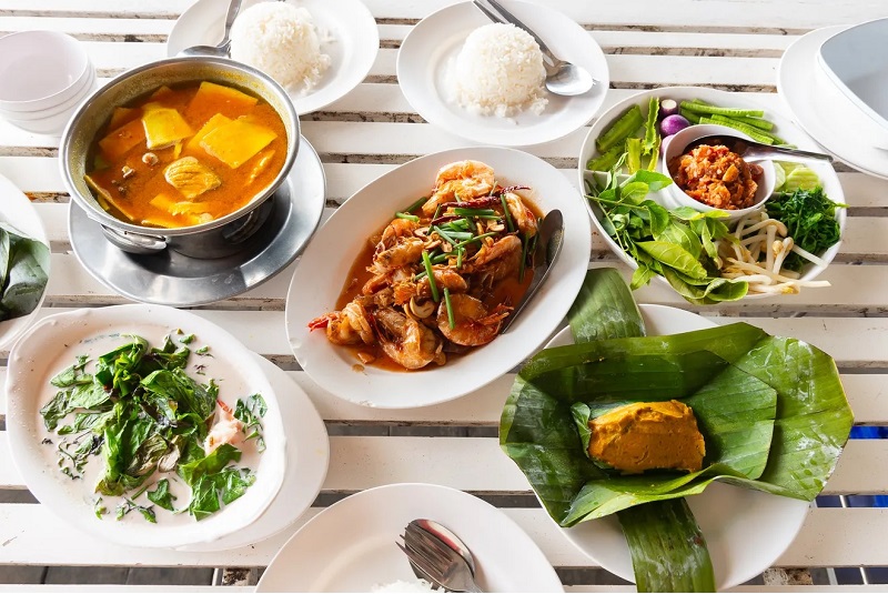 Sự kết hợp giữa các món ăn mang phong cách miền Nam Thái Lan và Phuket tại Laem Hin Seafood.