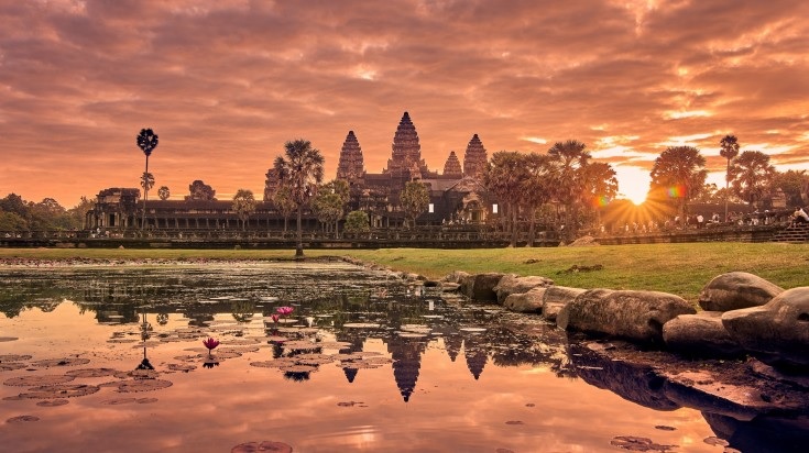 Tận hưởng bình minh tuyệt đẹp tại công viên khảo cổ Angkor Wat