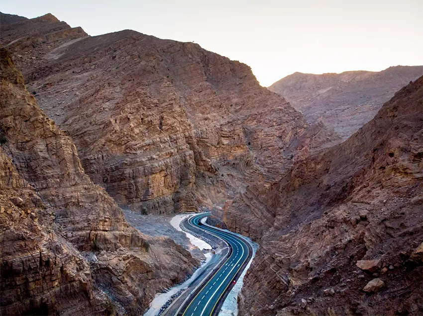 Jebel Jais là ngọn núi cao nhất của UAE và là trung tâm phiêu lưu