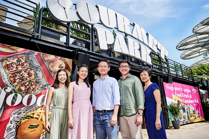 Nhóm IPM (Khu nghỉ dưỡng tích hợp) (từ trái sang phải: Bà Valerie Tham, Bà Andrea Chiow, Ông Darren Leow, Ông Jonathan Goh và Bà Ong Poh Leng) hợp tác chặt chẽ với hai khu nghỉ dưỡng tích hợp của Singapore để thúc đẩy việc mở rộng và nâng cao trải nghiệm du lịch của họ .