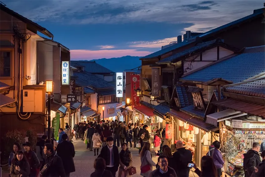 Khám phá quận Gion để cảm nhận sự lãng mạn của Kyoto