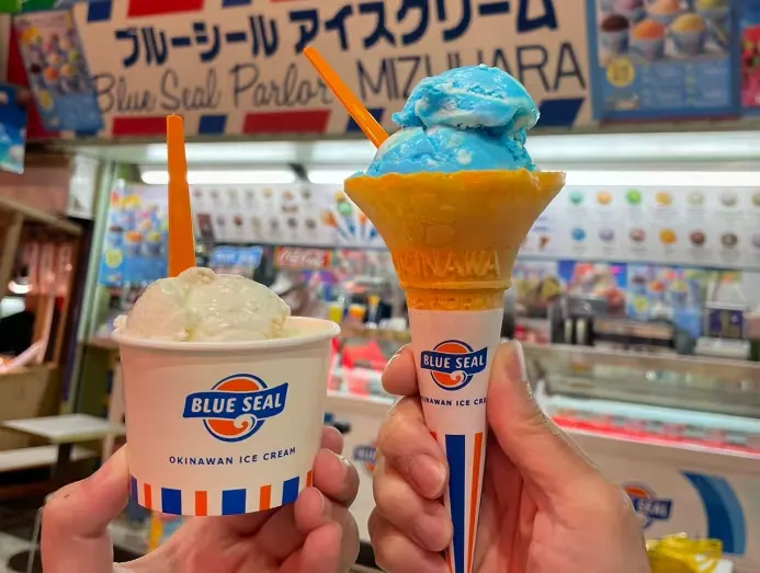 Đừng rời Okinawa mà không thưởng thức kem Blue Seal.