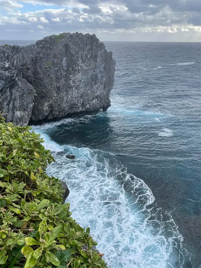 Mũi Hedo là điểm cực bắc của đảo chính Okinawa, hướng ra Biển Hoa Đông ở phía tây và Thái Bình Dương ở phía đông.