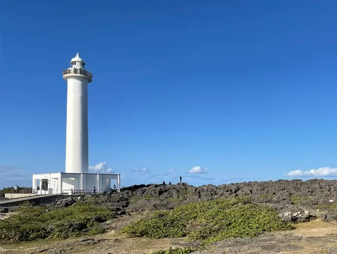 Với chiều cao 31m, Ngọn hải đăng Cape Zanpa là ngọn hải đăng cao nhất ở Okinawa và là một trong 16 "ngọn hải đăng có thể leo lên" ở Nhật Bản.