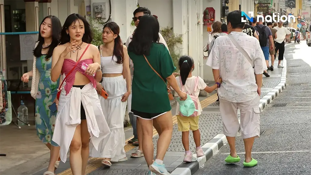 Khách du lịch Trung Quốc trên đường phố Thái Lan
