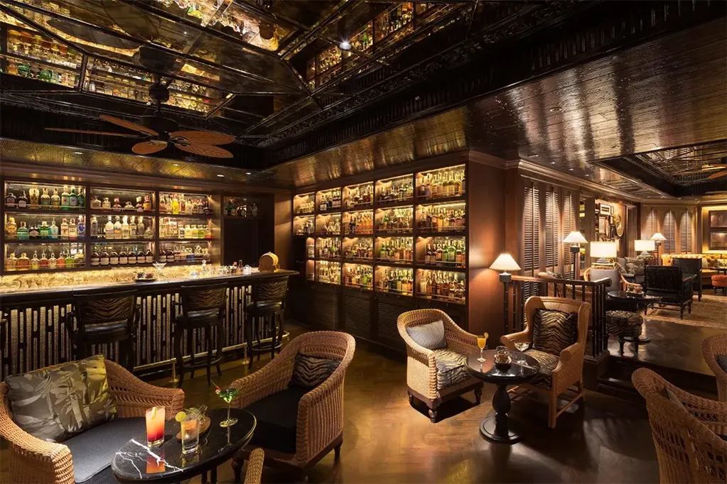 Quán bar Bamboo tại Mandarin Oriental.