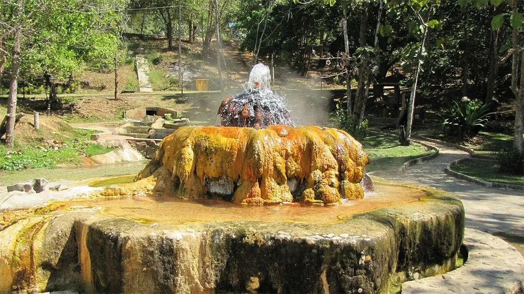 suối nước nóng mae-kasa