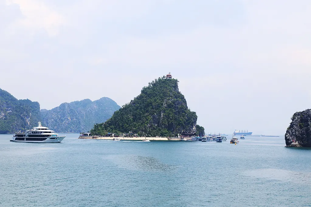 Du lịch Quảng Ninh phải phá thế 'kinh doanh một mùa'