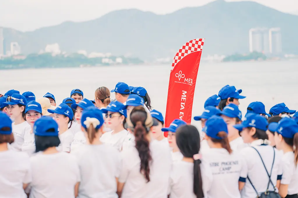 Du lịch team building hè sôi động
