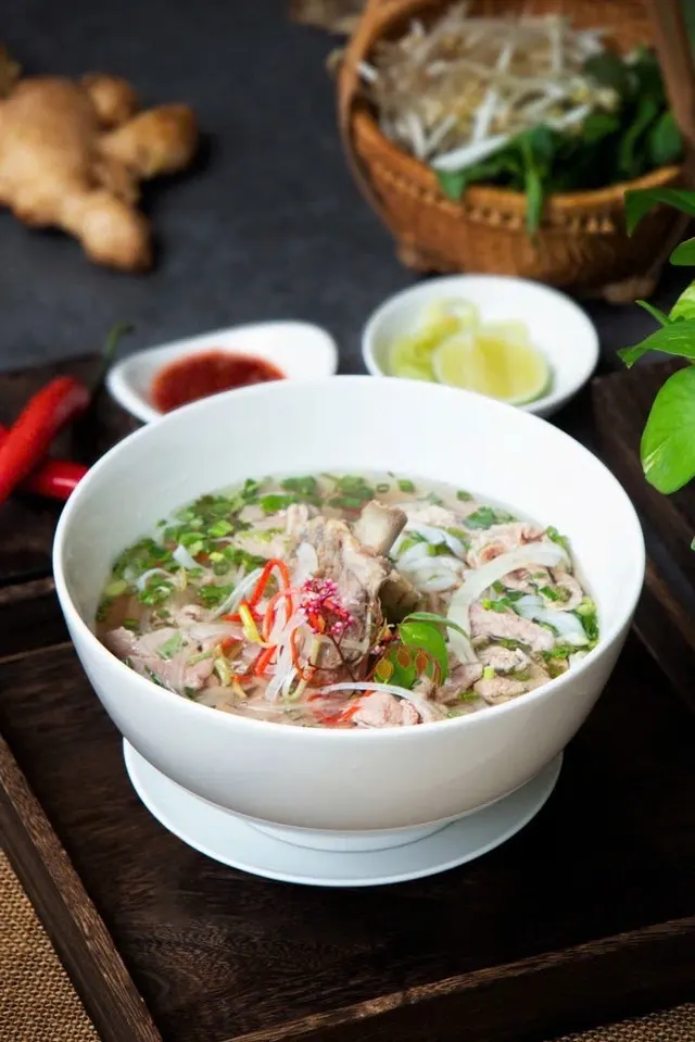 Nhiều món ngon của các đầu bếp 5 sao thuộc hệ thống Saigontourist Group chế biến và trực tiếp phục vụ khách