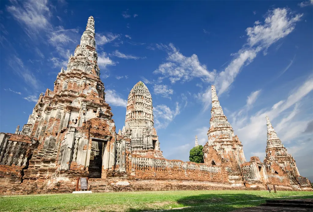 Tàn tích của Wat Chaiwatthanaram ở Ayutthaya.