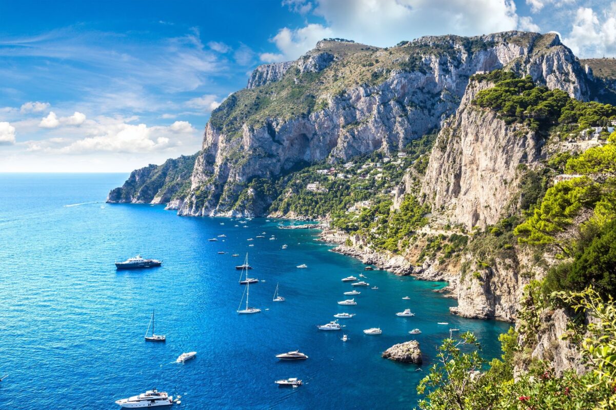 Đảo Capri: Xứ sở thần tiên dành cho những người lập dị, giàu có và nổi tiếng.