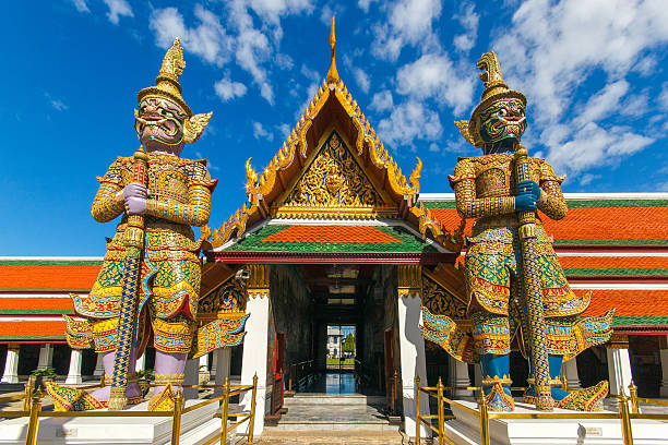 Trải nghiệm Tour Thái Lan, bạn không thể bỏ qua Chùa phật ngọc ở Bangkok