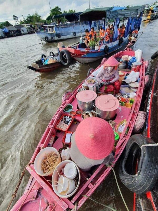 Tham quan chợ nổi Cái Răng- Cần Thơ- Việt Nam. (ảnh Phạm Đỗ Minh Trung)