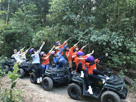 Khách hàng tham gia Team Building do công ty du lịch META tổ chức