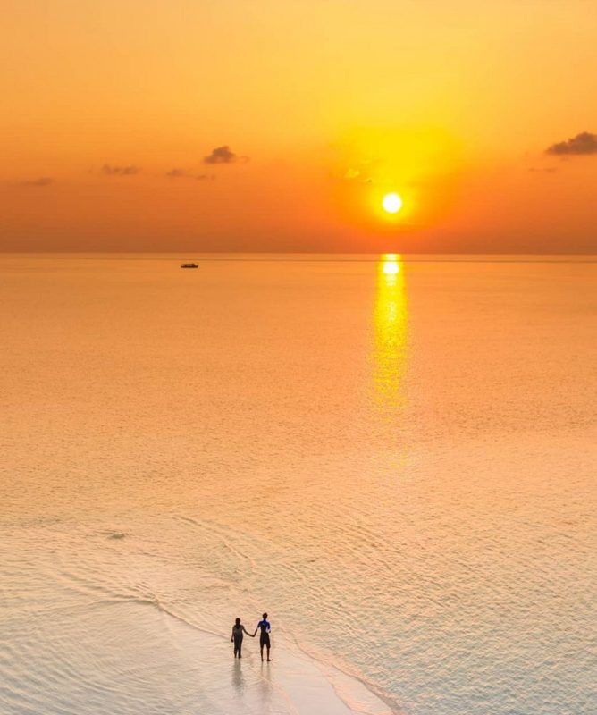 Ngắm bình minh sớm ở Maldives