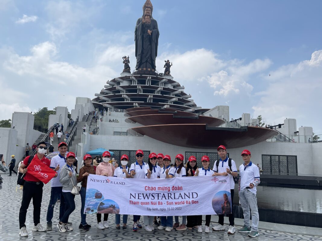 Một trong những hình thức kết nối Team Building là tổ chức đi du lịch cho công ty