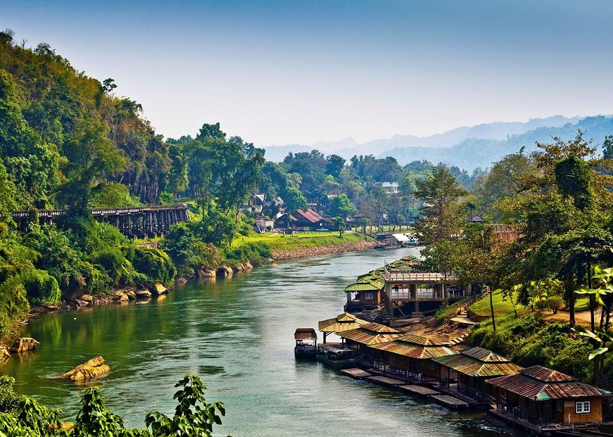 Bạn có thể ngắm bình minh trên sông ở Kanchanaburi