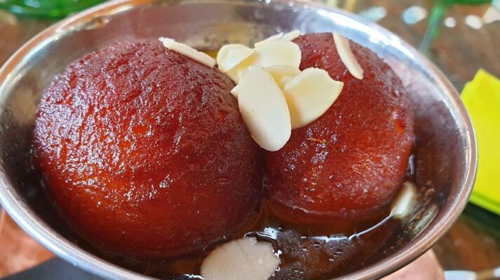 Món Gulab Jamun là một trong những đồ ăn ở Maldives