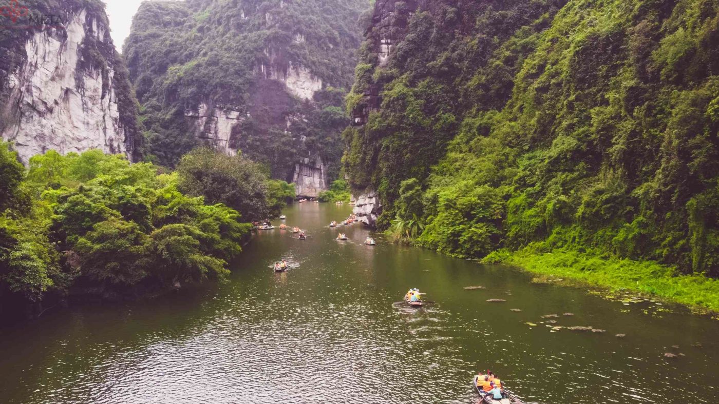 trải nghiệm chèo thuyền khám phá Tràng An - Ninh Bình