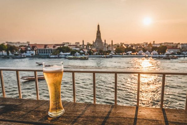 Uống bai thư giãn sau 1 ngày tuyệt vời ở Bangkok