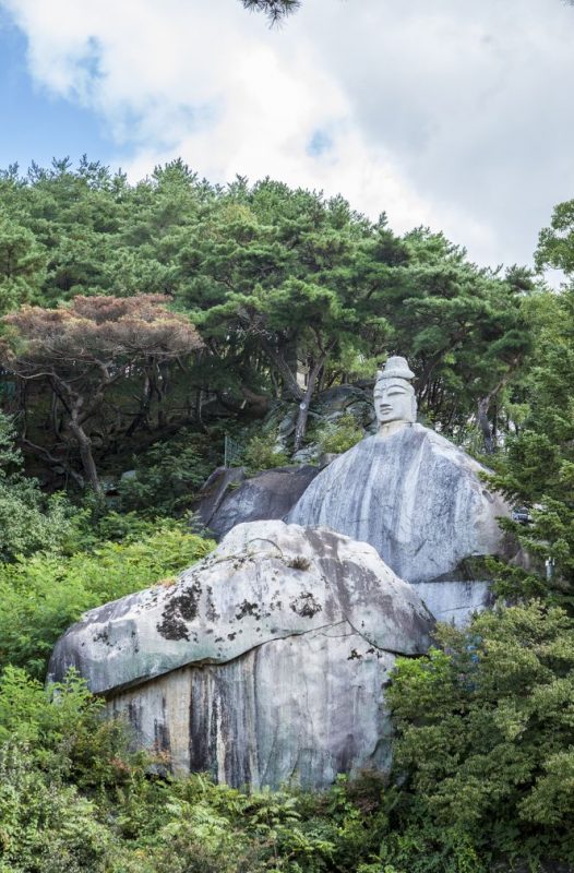 Tượng Phật đứng chạm khắc trên đá, Andong