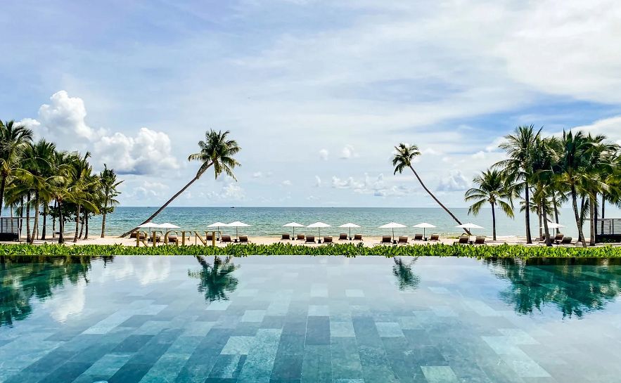 Hồ bơi vô cực tại Resort Regent Phú Quốc