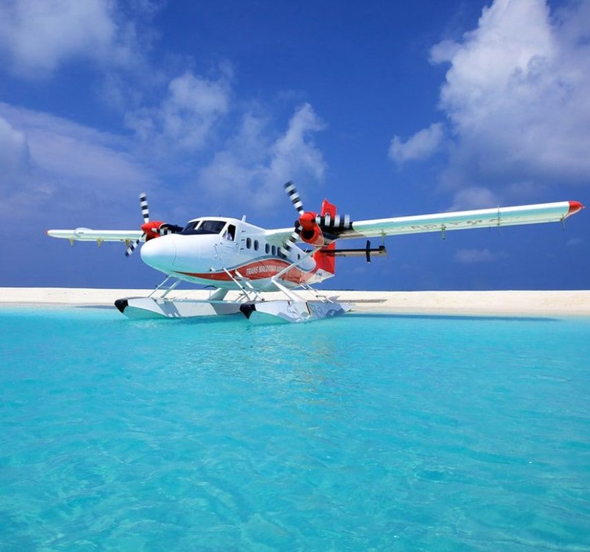 Sẽ thật tuyệt vời nếu ngắm Maldives từ trên cao lẫn dưới nước